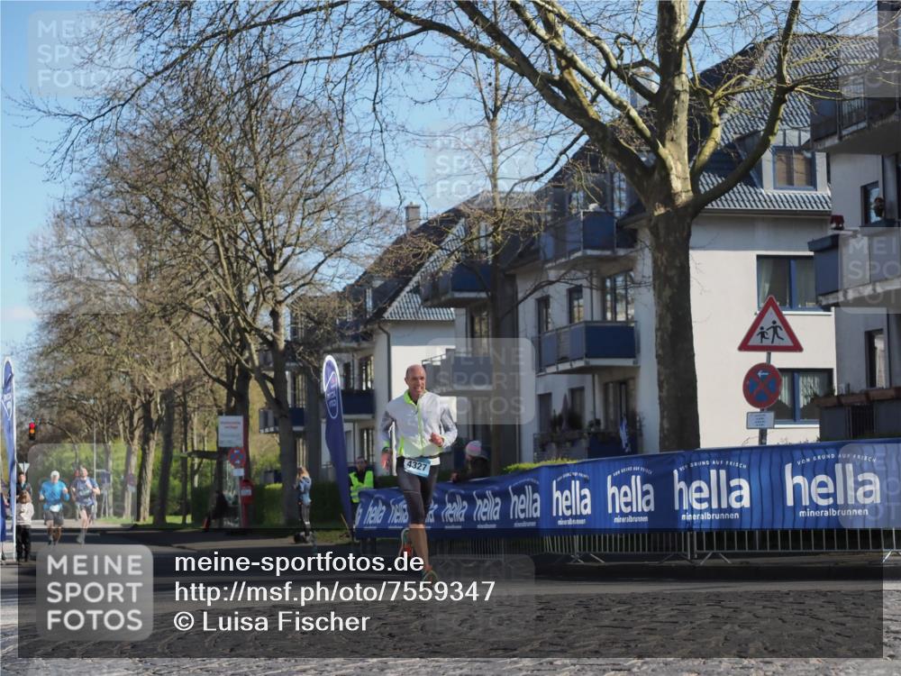 06.04.2025 - 44. Internationalen Wilhelmsburger Insellauf Luisa Fischer http://msf.ph/oto/7559347 06.04.2025 10:26:40 Ziel 4327 meine-sportfotos.de