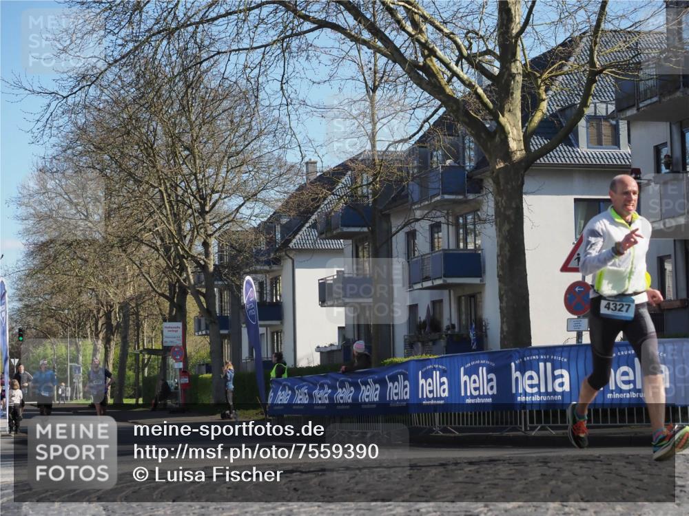 06.04.2025 - 44. Internationalen Wilhelmsburger Insellauf Luisa Fischer http://msf.ph/oto/7559390 06.04.2025 10:26:42 Ziel 4327 meine-sportfotos.de