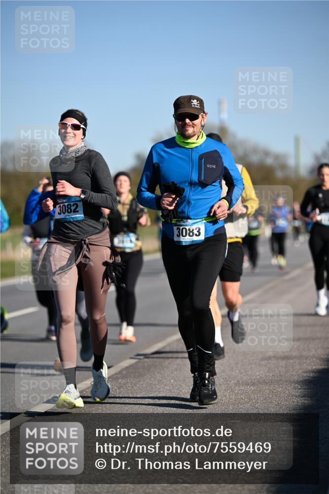 06.04.2025 - 44. Internationalen Wilhelmsburger Insellauf Dr. Thomas Lammeyer http://msf.ph/oto/7559469 06.04.2025 09:35:20 Laufen 3082, 3083 meine-sportfotos.de