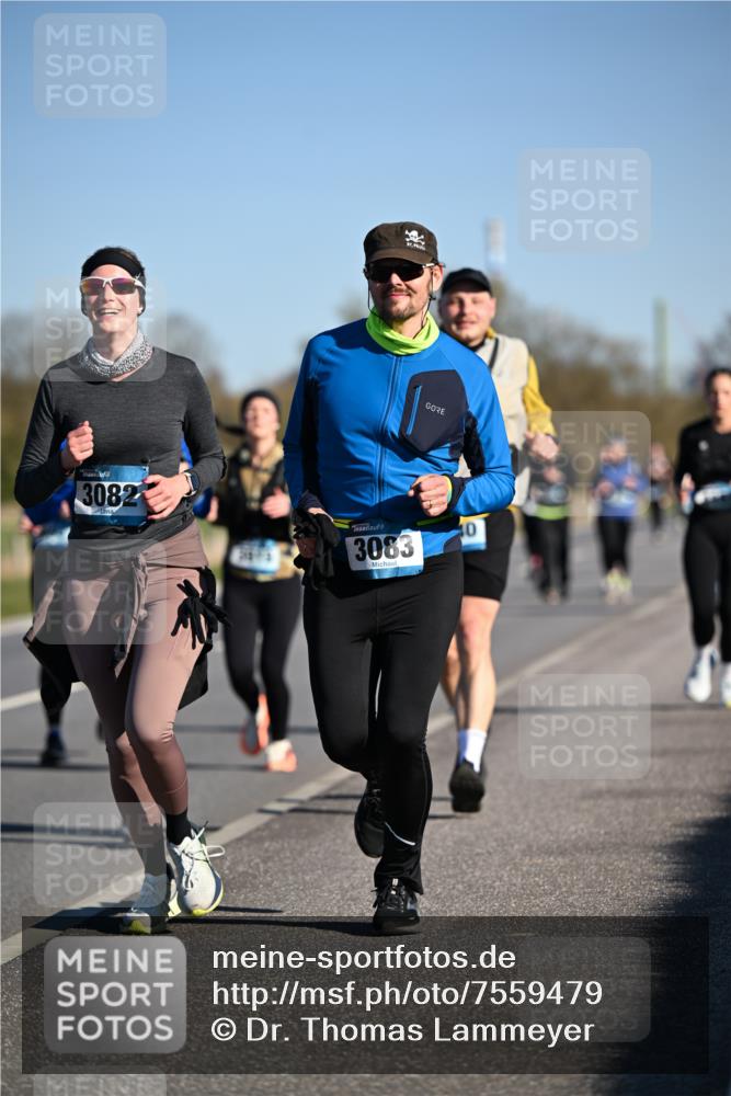 06.04.2025 - 44. Internationalen Wilhelmsburger Insellauf Dr. Thomas Lammeyer http://msf.ph/oto/7559479 06.04.2025 09:35:20 Laufen 3082, 3083, 40 meine-sportfotos.de