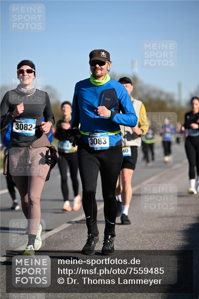 06.04.2025 - 44. Internationalen Wilhelmsburger Insellauf Dr. Thomas Lammeyer http://msf.ph/oto/7559485 06.04.2025 09:35:20 Laufen 3082, 3083, 40 meine-sportfotos.de