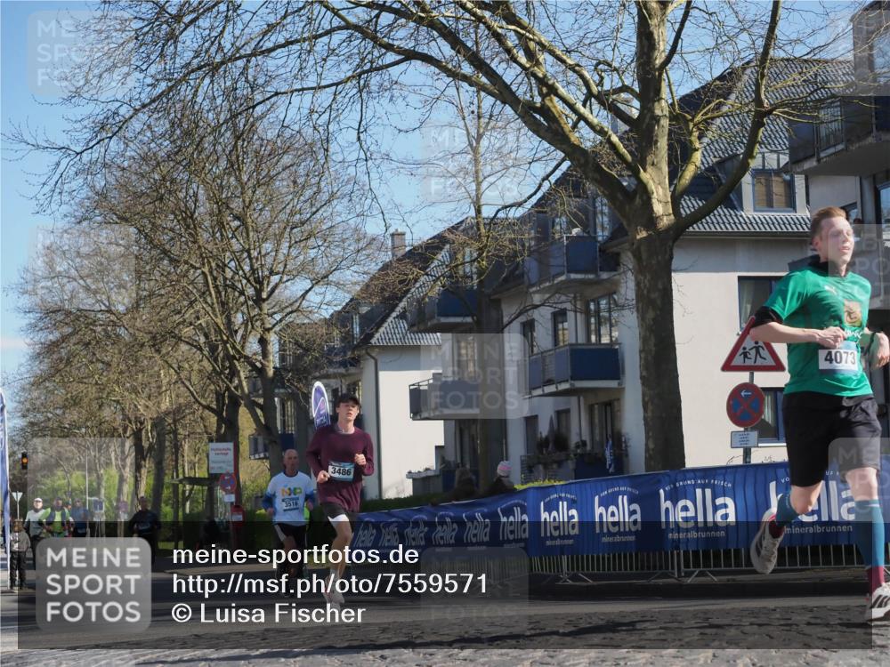 06.04.2025 - 44. Internationalen Wilhelmsburger Insellauf Luisa Fischer http://msf.ph/oto/7559571 06.04.2025 10:26:54 Ziel 4073, 2516, 3516, 3486 meine-sportfotos.de