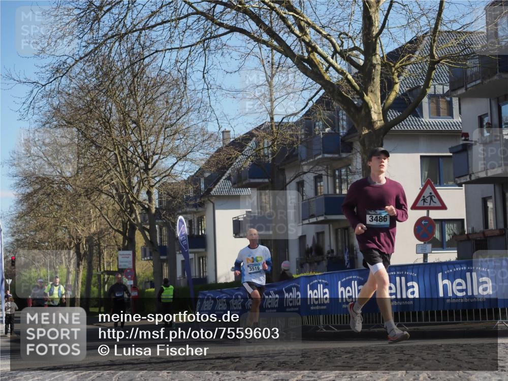 06.04.2025 - 44. Internationalen Wilhelmsburger Insellauf Luisa Fischer http://msf.ph/oto/7559603 06.04.2025 10:26:56 Ziel 3516, 3486 meine-sportfotos.de