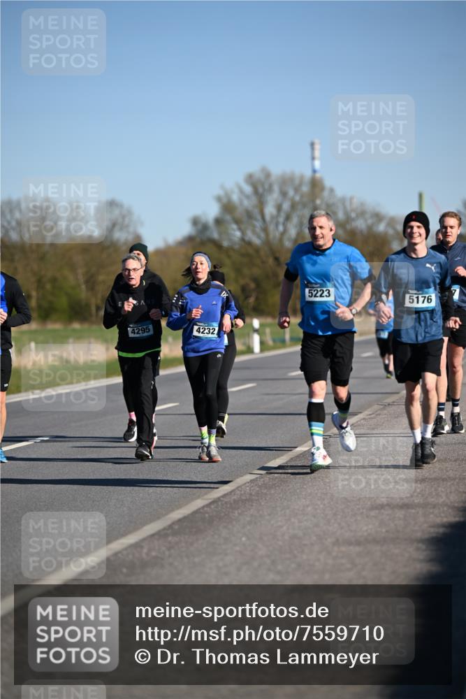 06.04.2025 - 44. Internationalen Wilhelmsburger Insellauf Dr. Thomas Lammeyer http://msf.ph/oto/7559710 06.04.2025 09:35:28 Laufen 4295, 4232, 5223, 5176 meine-sportfotos.de