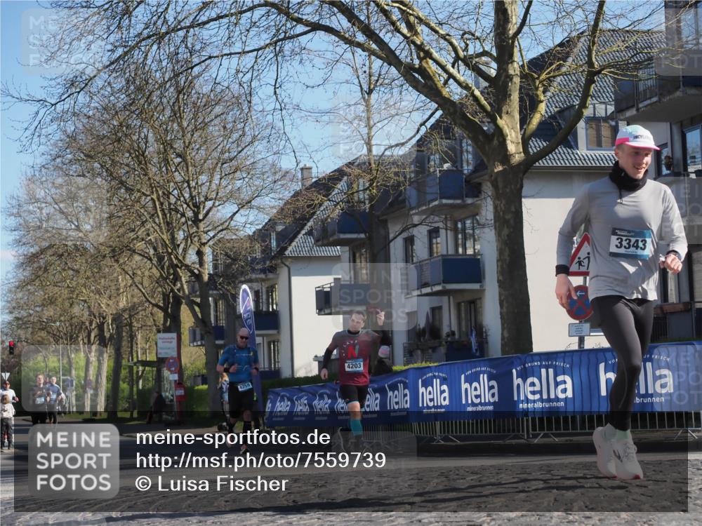 06.04.2025 - 44. Internationalen Wilhelmsburger Insellauf Luisa Fischer http://msf.ph/oto/7559739 06.04.2025 10:27:03 Ziel 4259, 4203, 3343 meine-sportfotos.de