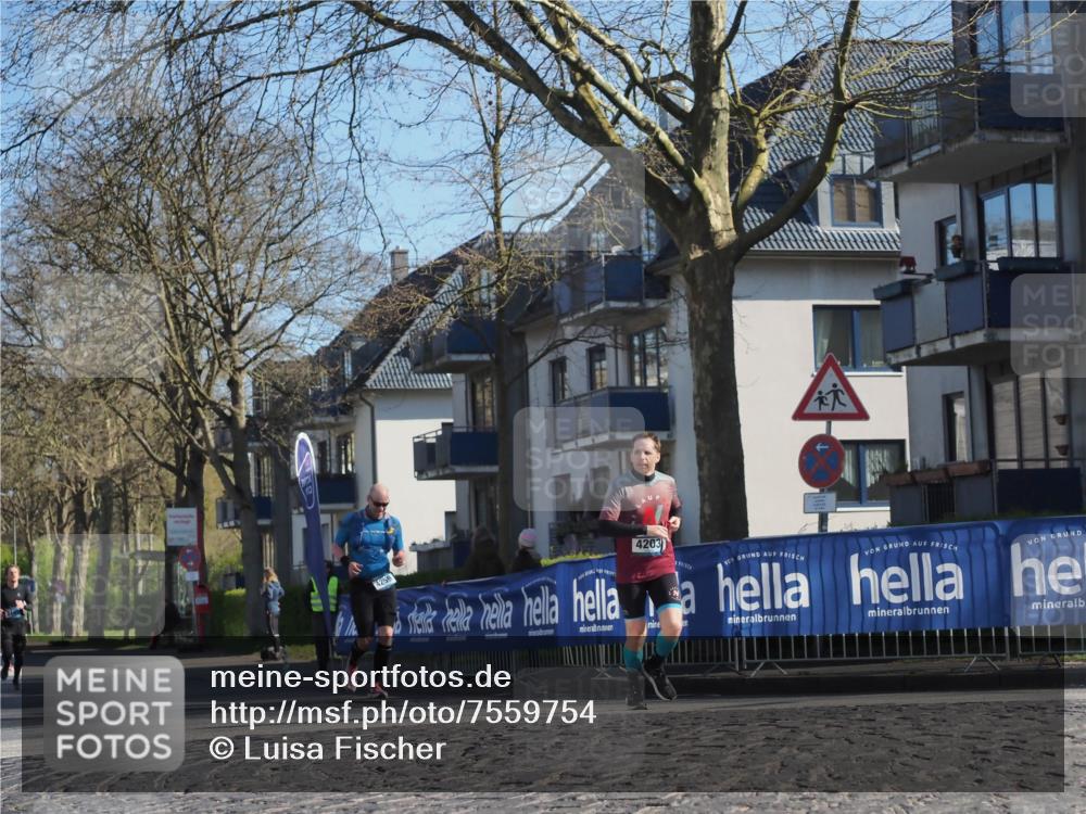 06.04.2025 - 44. Internationalen Wilhelmsburger Insellauf Luisa Fischer http://msf.ph/oto/7559754 06.04.2025 10:27:04 Ziel 4259, 4203 meine-sportfotos.de