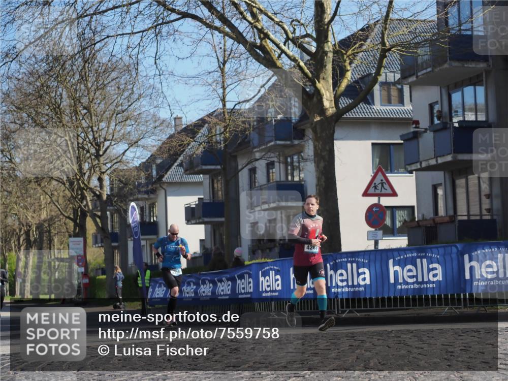 06.04.2025 - 44. Internationalen Wilhelmsburger Insellauf Luisa Fischer http://msf.ph/oto/7559758 06.04.2025 10:27:04 Ziel 4203 meine-sportfotos.de