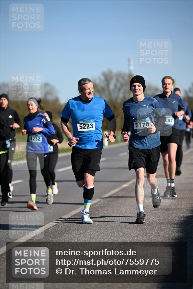 06.04.2025 - 44. Internationalen Wilhelmsburger Insellauf Dr. Thomas Lammeyer http://msf.ph/oto/7559775 06.04.2025 09:35:30 Laufen 4232, 5223, 5176, 287 meine-sportfotos.de