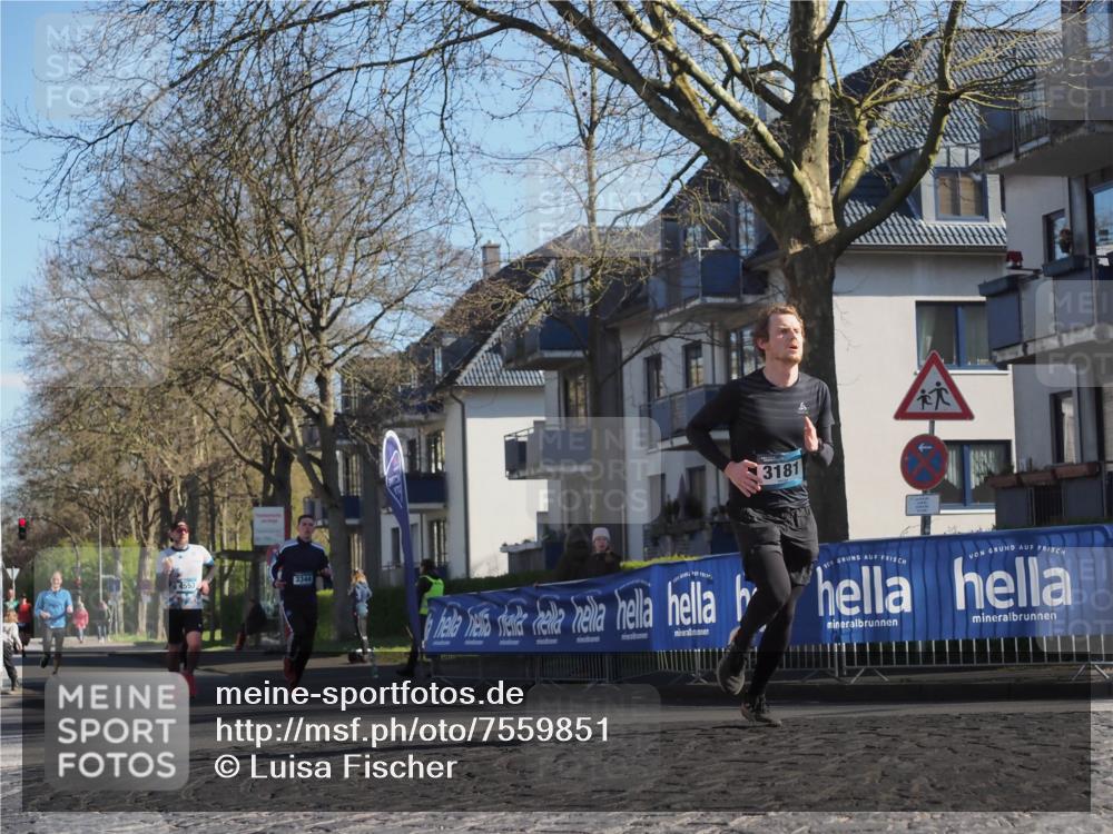 06.04.2025 - 44. Internationalen Wilhelmsburger Insellauf Luisa Fischer http://msf.ph/oto/7559851 06.04.2025 10:27:10 Ziel 4553, 3181, 3344 meine-sportfotos.de