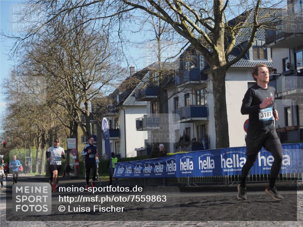 06.04.2025 - 44. Internationalen Wilhelmsburger Insellauf Luisa Fischer http://msf.ph/oto/7559863 06.04.2025 10:27:10 Ziel 4553, 334, 3181 meine-sportfotos.de