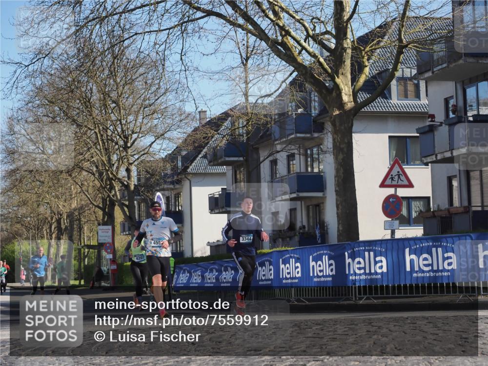 06.04.2025 - 44. Internationalen Wilhelmsburger Insellauf Luisa Fischer http://msf.ph/oto/7559912 06.04.2025 10:27:12 Ziel 4207, 4552, 3344 meine-sportfotos.de