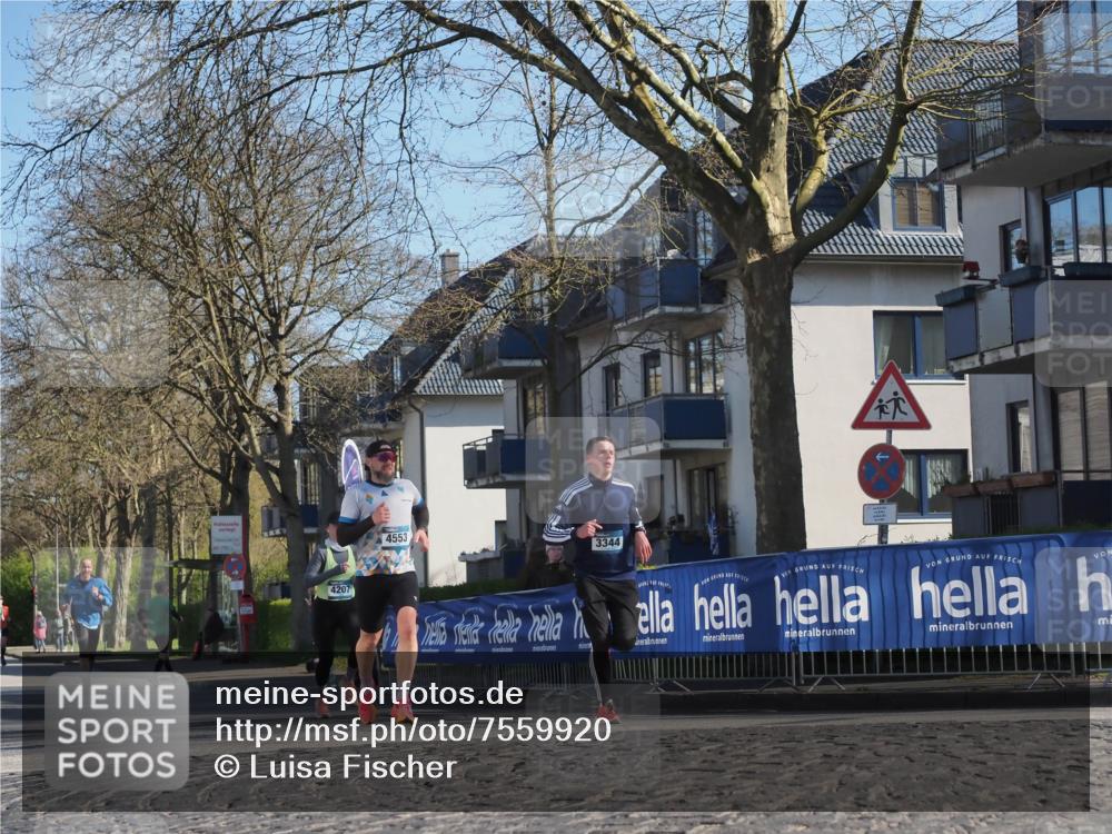 06.04.2025 - 44. Internationalen Wilhelmsburger Insellauf Luisa Fischer http://msf.ph/oto/7559920 06.04.2025 10:27:12 Ziel 4553, 3344, 4207 meine-sportfotos.de