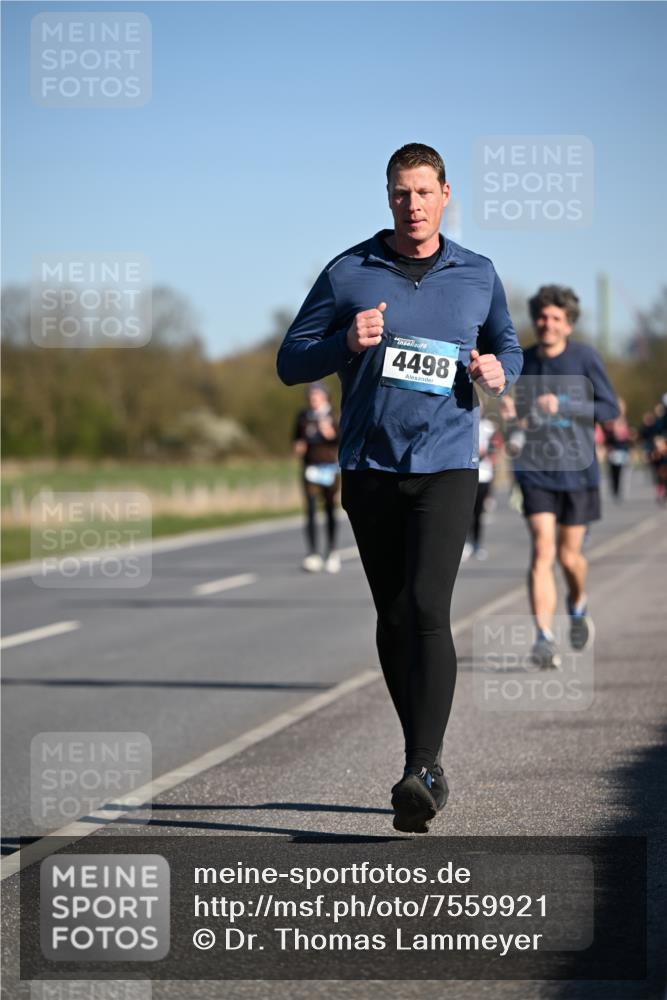 06.04.2025 - 44. Internationalen Wilhelmsburger Insellauf Dr. Thomas Lammeyer http://msf.ph/oto/7559921 06.04.2025 09:35:35 Laufen 4498 meine-sportfotos.de