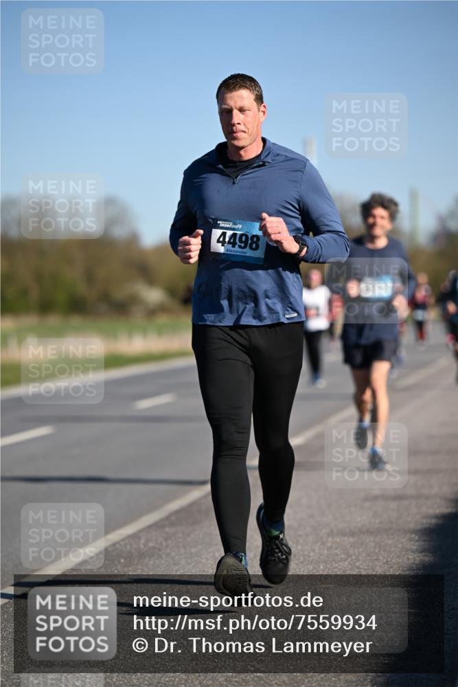 06.04.2025 - 44. Internationalen Wilhelmsburger Insellauf Dr. Thomas Lammeyer http://msf.ph/oto/7559934 06.04.2025 09:35:35 Laufen 4498 meine-sportfotos.de