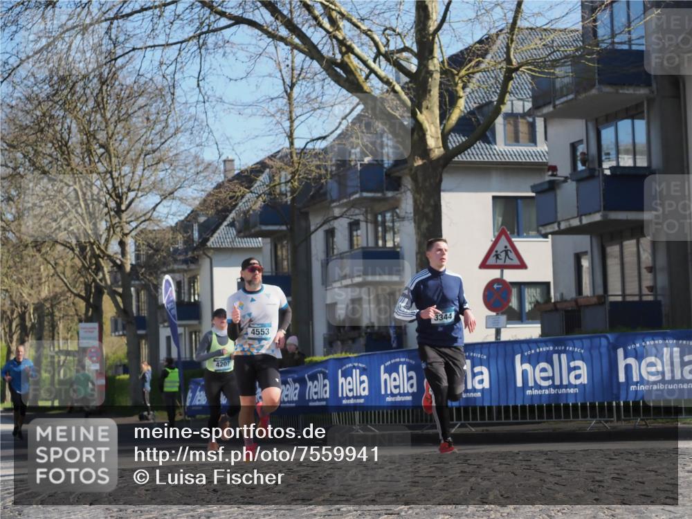 06.04.2025 - 44. Internationalen Wilhelmsburger Insellauf Luisa Fischer http://msf.ph/oto/7559941 06.04.2025 10:27:12 Ziel 4553, 3344, 4207, 1 meine-sportfotos.de