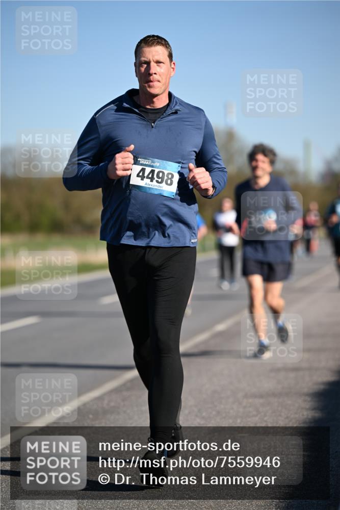 06.04.2025 - 44. Internationalen Wilhelmsburger Insellauf Dr. Thomas Lammeyer http://msf.ph/oto/7559946 06.04.2025 09:35:35 Laufen 4498 meine-sportfotos.de