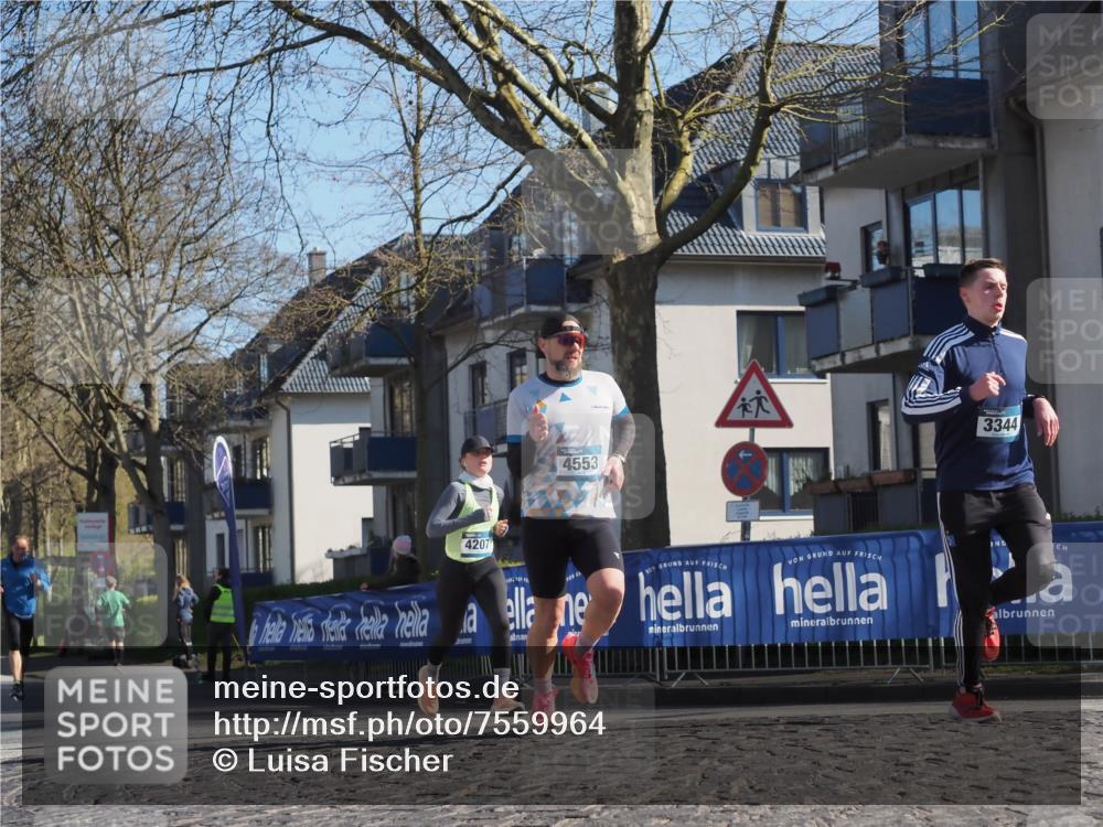 06.04.2025 - 44. Internationalen Wilhelmsburger Insellauf Luisa Fischer http://msf.ph/oto/7559964 06.04.2025 10:27:13 Ziel 4207, 4553, 3344 meine-sportfotos.de