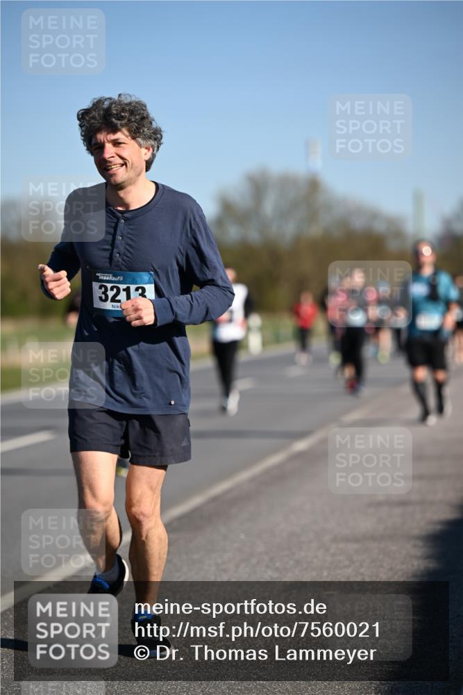 06.04.2025 - 44. Internationalen Wilhelmsburger Insellauf Dr. Thomas Lammeyer http://msf.ph/oto/7560021 06.04.2025 09:35:38 Laufen 3213 meine-sportfotos.de