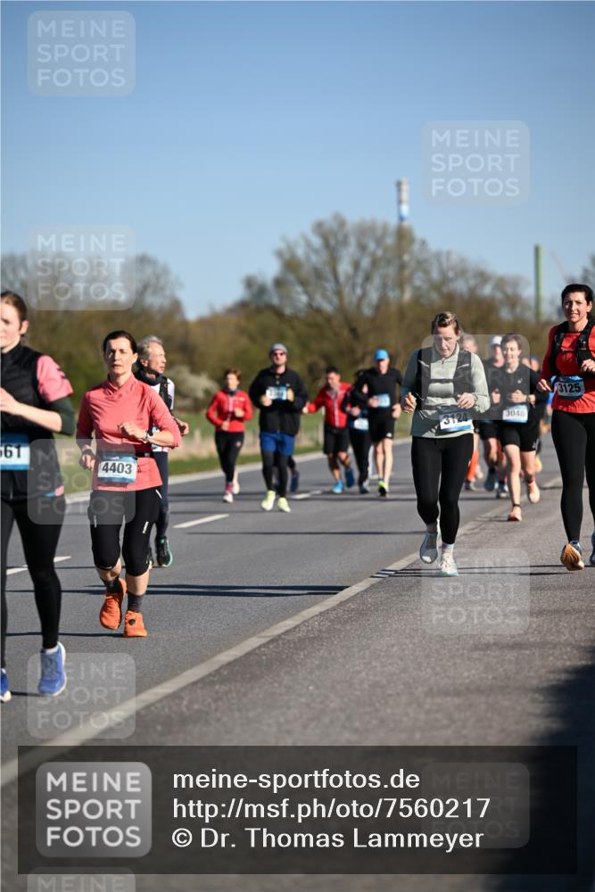 06.04.2025 - 44. Internationalen Wilhelmsburger Insellauf Dr. Thomas Lammeyer http://msf.ph/oto/7560217 06.04.2025 09:35:45 Laufen 161, 4403, 3048, 3125 meine-sportfotos.de