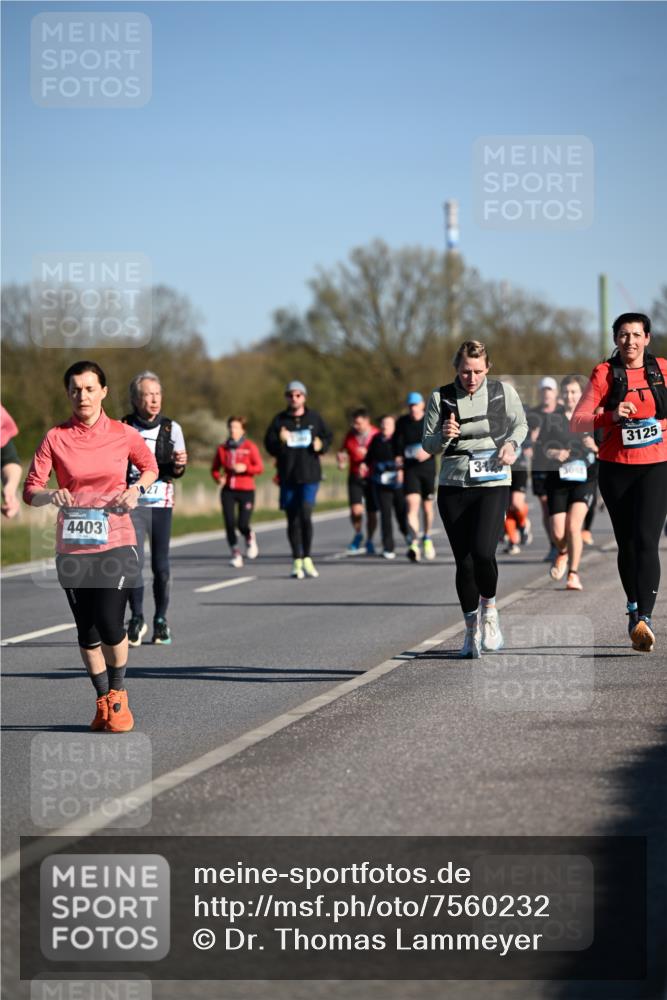 06.04.2025 - 44. Internationalen Wilhelmsburger Insellauf Dr. Thomas Lammeyer http://msf.ph/oto/7560232 06.04.2025 09:35:46 Laufen 4403, 31, 3044, 3125 meine-sportfotos.de
