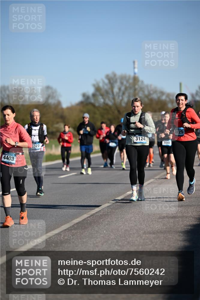 06.04.2025 - 44. Internationalen Wilhelmsburger Insellauf Dr. Thomas Lammeyer http://msf.ph/oto/7560242 06.04.2025 09:35:46 Laufen 4403, 3124, 3327, 3048, 3125 meine-sportfotos.de