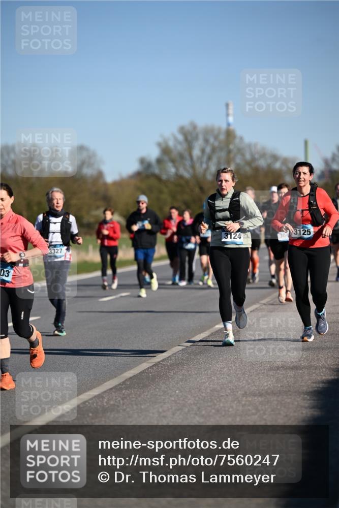 06.04.2025 - 44. Internationalen Wilhelmsburger Insellauf Dr. Thomas Lammeyer http://msf.ph/oto/7560247 06.04.2025 09:35:46 Laufen 03, 3327, 3124, 3125, 304 meine-sportfotos.de