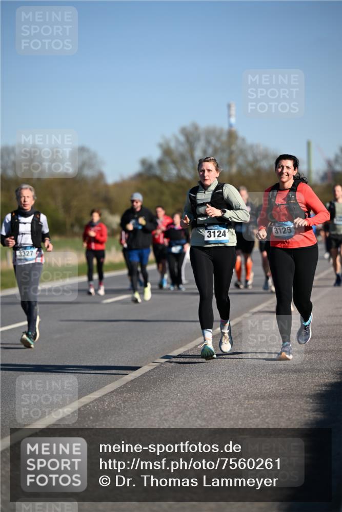 06.04.2025 - 44. Internationalen Wilhelmsburger Insellauf Dr. Thomas Lammeyer http://msf.ph/oto/7560261 06.04.2025 09:35:47 Laufen 3124, 3125, 3327 meine-sportfotos.de