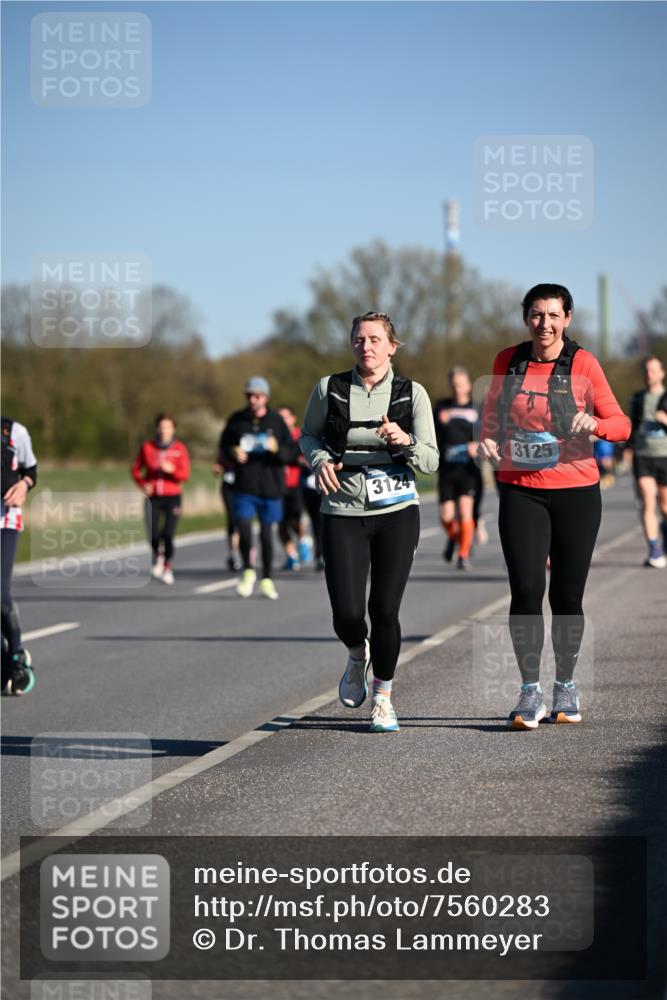 06.04.2025 - 44. Internationalen Wilhelmsburger Insellauf Dr. Thomas Lammeyer http://msf.ph/oto/7560283 06.04.2025 09:35:47 Laufen 3124, 3125 meine-sportfotos.de