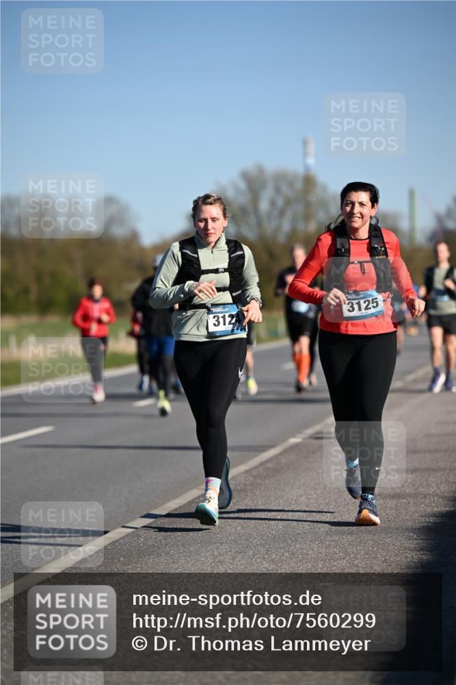 06.04.2025 - 44. Internationalen Wilhelmsburger Insellauf Dr. Thomas Lammeyer http://msf.ph/oto/7560299 06.04.2025 09:35:48 Laufen 3124, 3125 meine-sportfotos.de