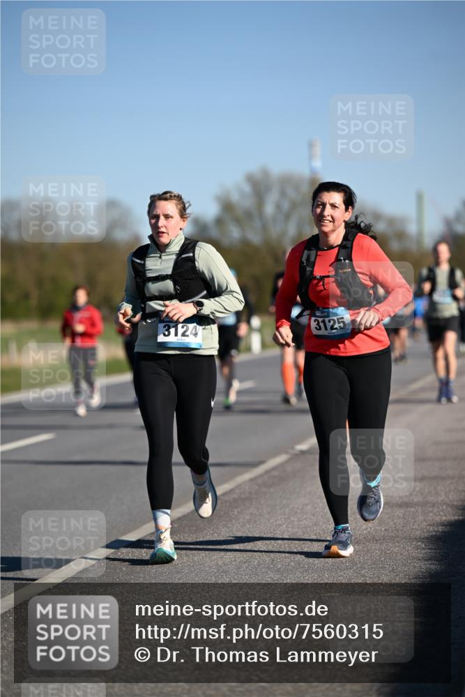 06.04.2025 - 44. Internationalen Wilhelmsburger Insellauf Dr. Thomas Lammeyer http://msf.ph/oto/7560315 06.04.2025 09:35:48 Laufen 3124, 3125 meine-sportfotos.de