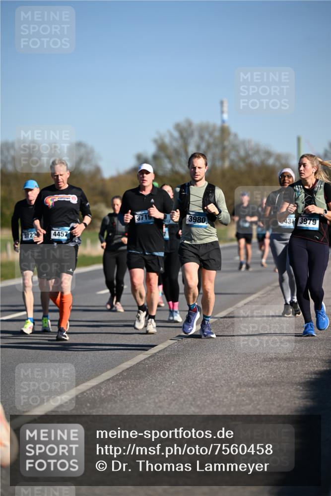 06.04.2025 - 44. Internationalen Wilhelmsburger Insellauf Dr. Thomas Lammeyer http://msf.ph/oto/7560458 06.04.2025 09:35:53 Laufen 3723, 4457, 43, 3979, 3980 meine-sportfotos.de