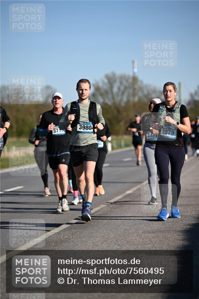 06.04.2025 - 44. Internationalen Wilhelmsburger Insellauf Dr. Thomas Lammeyer http://msf.ph/oto/7560495 06.04.2025 09:35:54 Laufen 3980, 3979, 371 meine-sportfotos.de