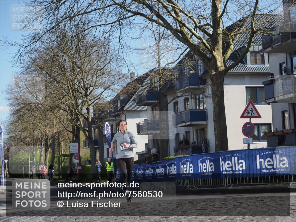 06.04.2025 - 44. Internationalen Wilhelmsburger Insellauf Luisa Fischer http://msf.ph/oto/7560530 06.04.2025 10:28:03 Ziel 37 meine-sportfotos.de