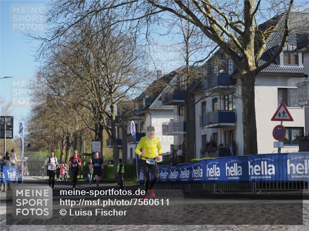06.04.2025 - 44. Internationalen Wilhelmsburger Insellauf Luisa Fischer http://msf.ph/oto/7560611 06.04.2025 10:28:19 Ziel 42657, 4174, 4454 meine-sportfotos.de