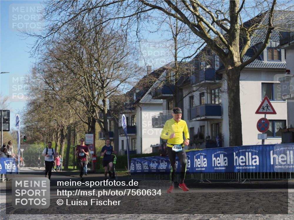 06.04.2025 - 44. Internationalen Wilhelmsburger Insellauf Luisa Fischer http://msf.ph/oto/7560634 06.04.2025 10:28:20 Ziel 4263, 4174, 4454 meine-sportfotos.de