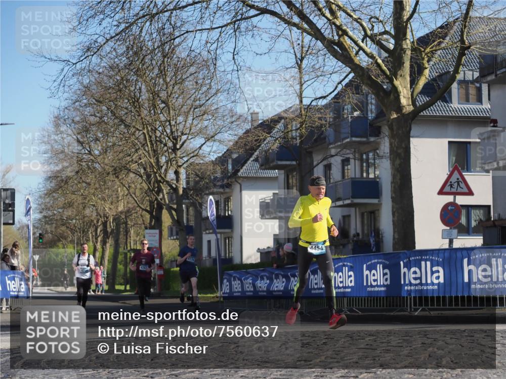 06.04.2025 - 44. Internationalen Wilhelmsburger Insellauf Luisa Fischer http://msf.ph/oto/7560637 06.04.2025 10:28:20 Ziel 4260, 4174, 4454 meine-sportfotos.de
