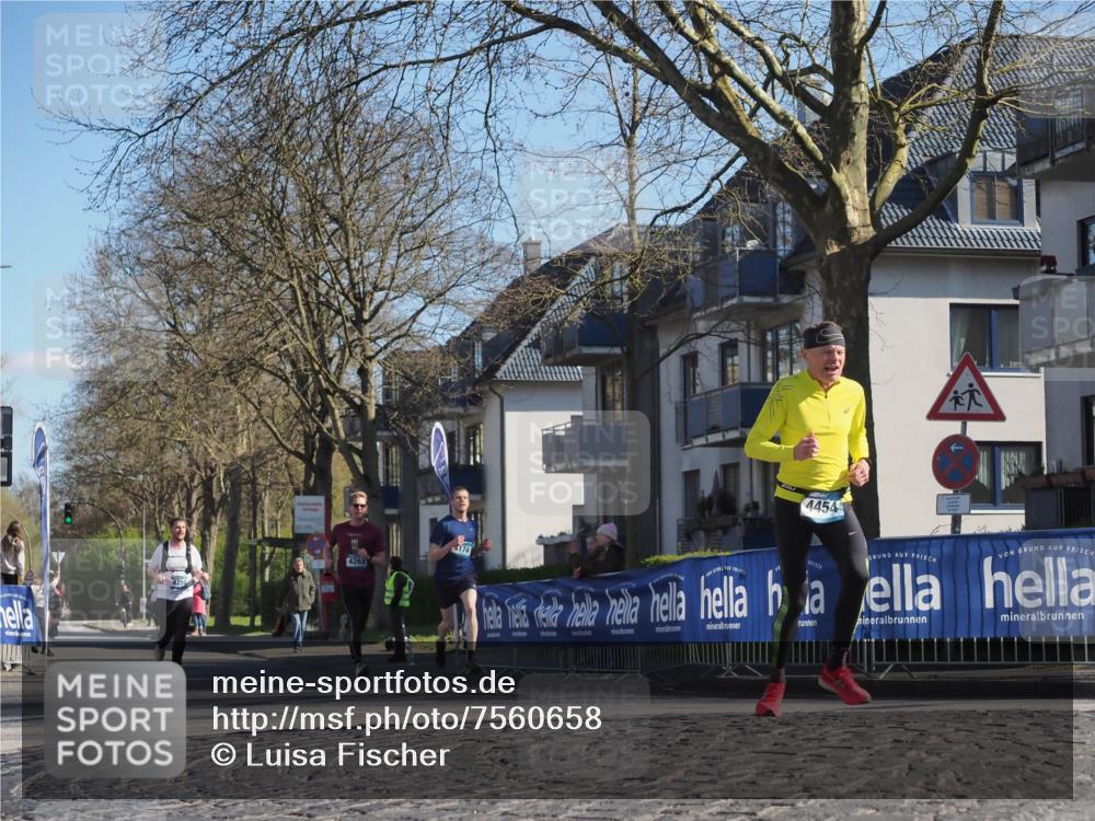06.04.2025 - 44. Internationalen Wilhelmsburger Insellauf Luisa Fischer http://msf.ph/oto/7560658 06.04.2025 10:28:21 Ziel 4454, 4263, 174 meine-sportfotos.de