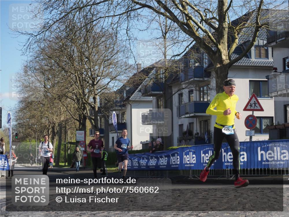 06.04.2025 - 44. Internationalen Wilhelmsburger Insellauf Luisa Fischer http://msf.ph/oto/7560662 06.04.2025 10:28:21 Ziel 4263, 4174, 4454 meine-sportfotos.de