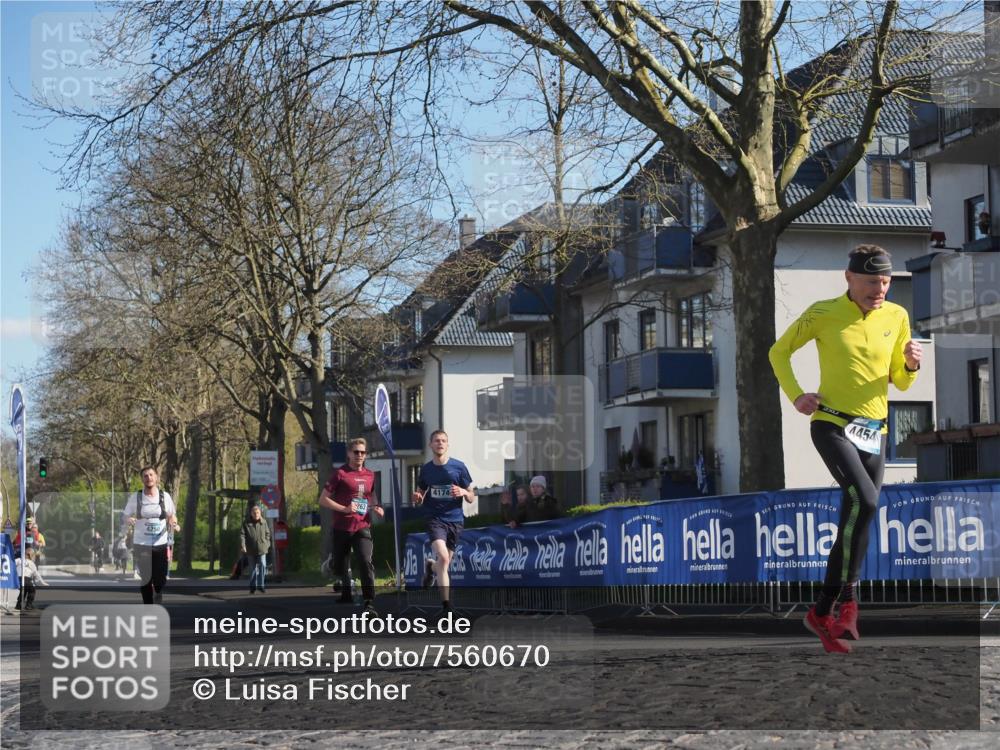 06.04.2025 - 44. Internationalen Wilhelmsburger Insellauf Luisa Fischer http://msf.ph/oto/7560670 06.04.2025 10:28:21 Ziel 4250, 4174, 4454 meine-sportfotos.de