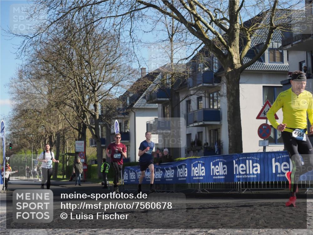 06.04.2025 - 44. Internationalen Wilhelmsburger Insellauf Luisa Fischer http://msf.ph/oto/7560678 06.04.2025 10:28:21 Ziel 250, 4263, 4174, 4454 meine-sportfotos.de