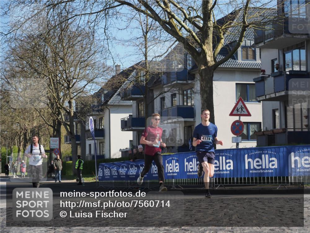 06.04.2025 - 44. Internationalen Wilhelmsburger Insellauf Luisa Fischer http://msf.ph/oto/7560714 06.04.2025 10:28:22 Ziel 4250, 4174 meine-sportfotos.de