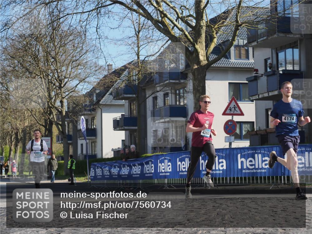 06.04.2025 - 44. Internationalen Wilhelmsburger Insellauf Luisa Fischer http://msf.ph/oto/7560734 06.04.2025 10:28:23 Ziel 4250, 4263, 7, 4174 meine-sportfotos.de