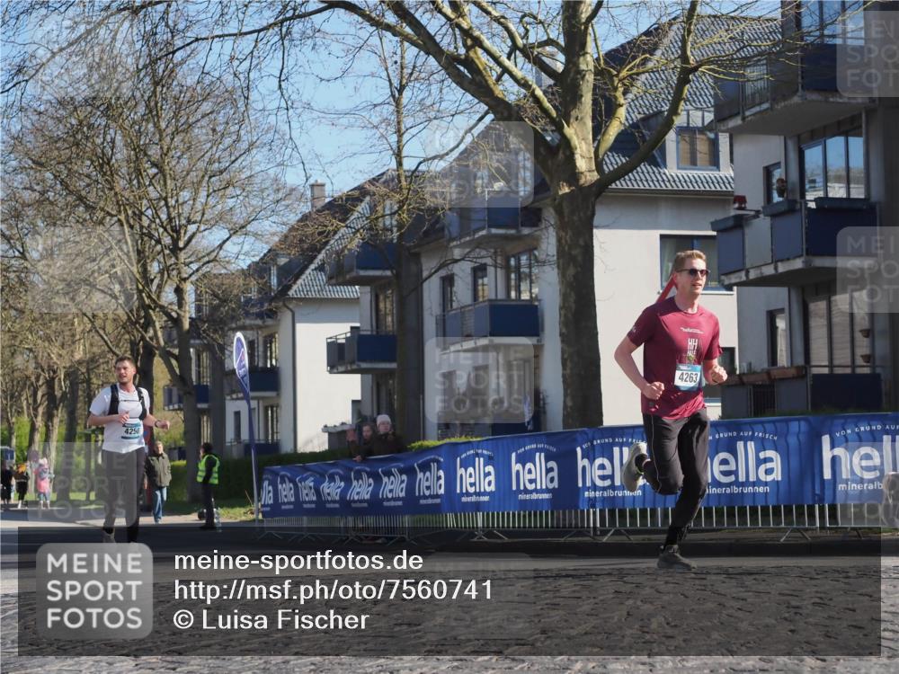 06.04.2025 - 44. Internationalen Wilhelmsburger Insellauf Luisa Fischer http://msf.ph/oto/7560741 06.04.2025 10:28:23 Ziel 4250, 4263 meine-sportfotos.de