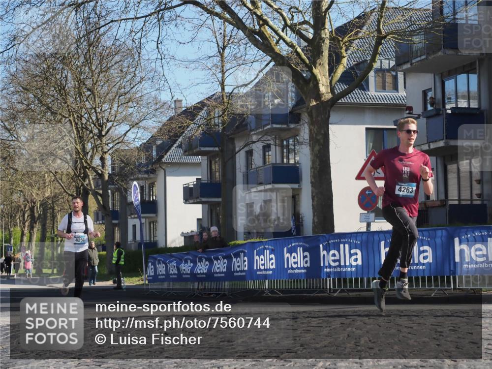 06.04.2025 - 44. Internationalen Wilhelmsburger Insellauf Luisa Fischer http://msf.ph/oto/7560744 06.04.2025 10:28:23 Ziel 4250, 4263 meine-sportfotos.de