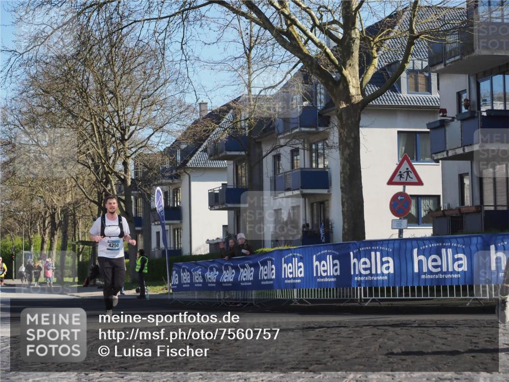 06.04.2025 - 44. Internationalen Wilhelmsburger Insellauf Luisa Fischer http://msf.ph/oto/7560757 06.04.2025 10:28:24 Ziel 4250 meine-sportfotos.de