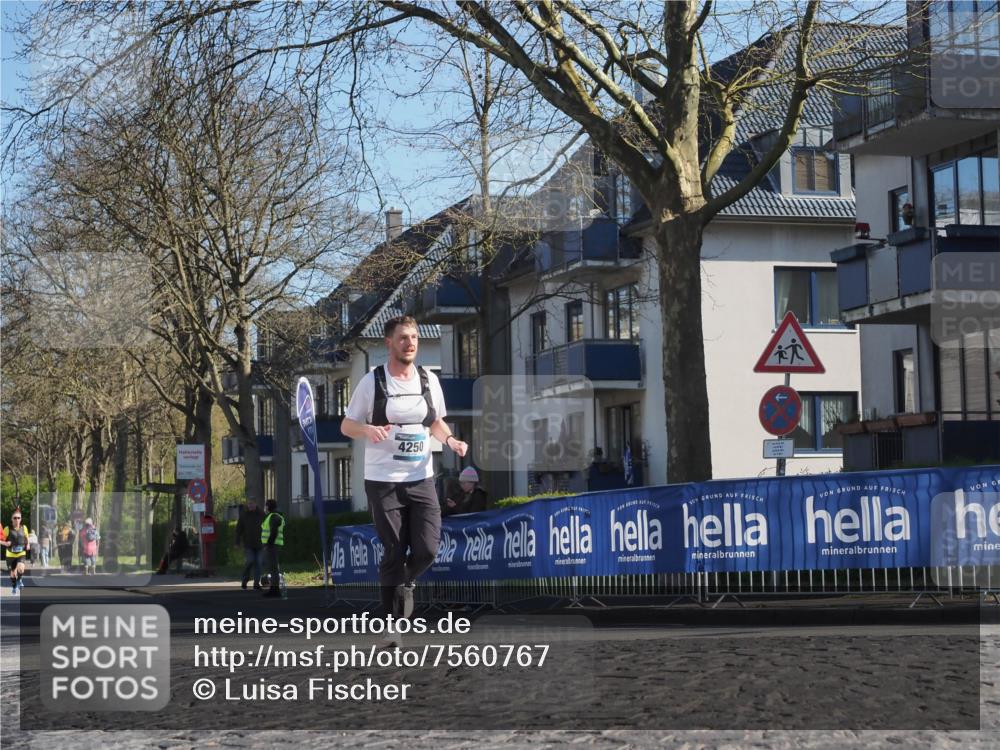 06.04.2025 - 44. Internationalen Wilhelmsburger Insellauf Luisa Fischer http://msf.ph/oto/7560767 06.04.2025 10:28:25 Ziel 4250 meine-sportfotos.de