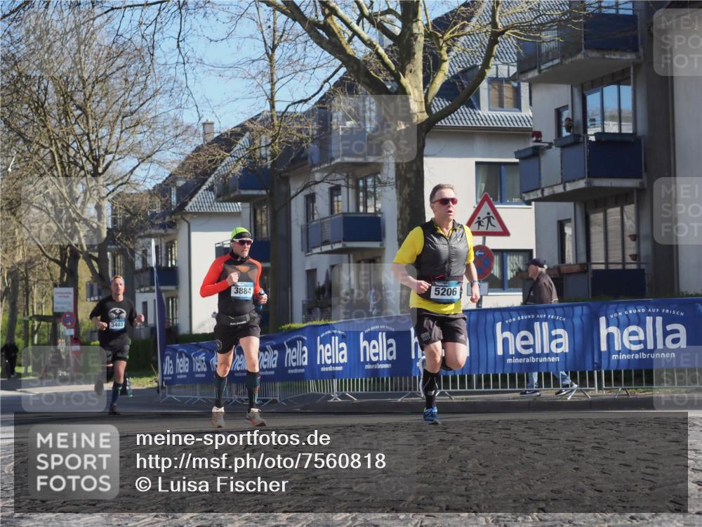 06.04.2025 - 44. Internationalen Wilhelmsburger Insellauf Luisa Fischer http://msf.ph/oto/7560818 06.04.2025 10:28:33 Ziel 03403, 3884, 5206 meine-sportfotos.de