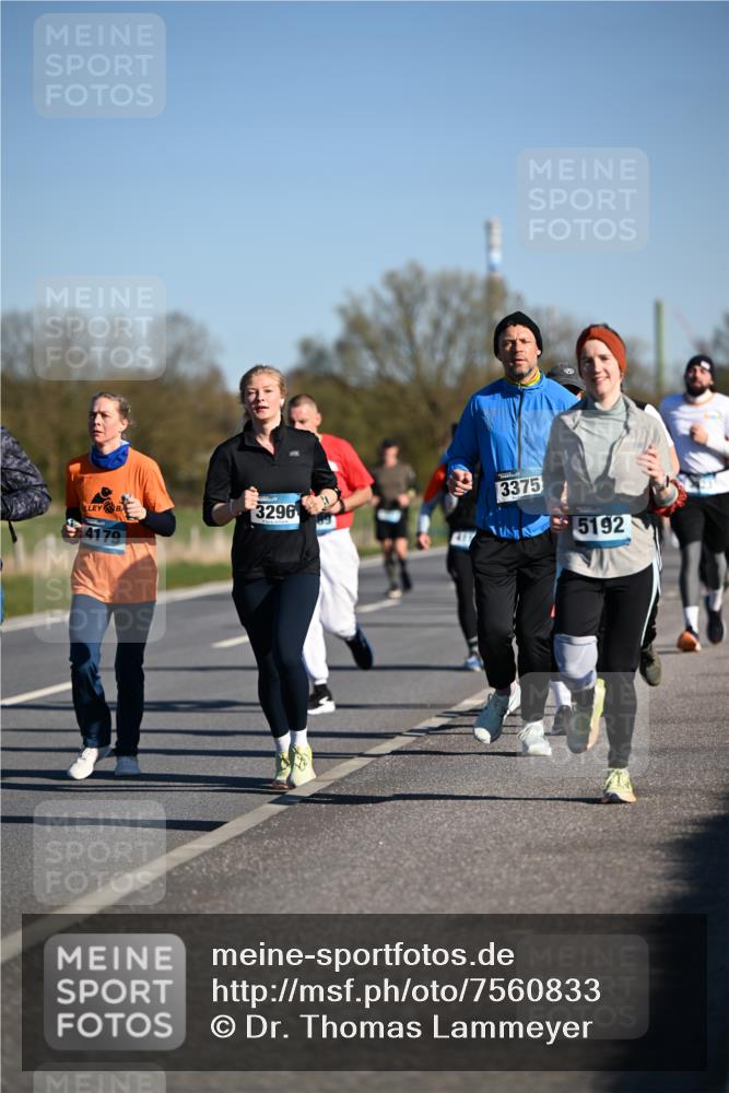06.04.2025 - 44. Internationalen Wilhelmsburger Insellauf Dr. Thomas Lammeyer http://msf.ph/oto/7560833 06.04.2025 09:36:05 Laufen 4179, 3375, 3296, 5192 meine-sportfotos.de