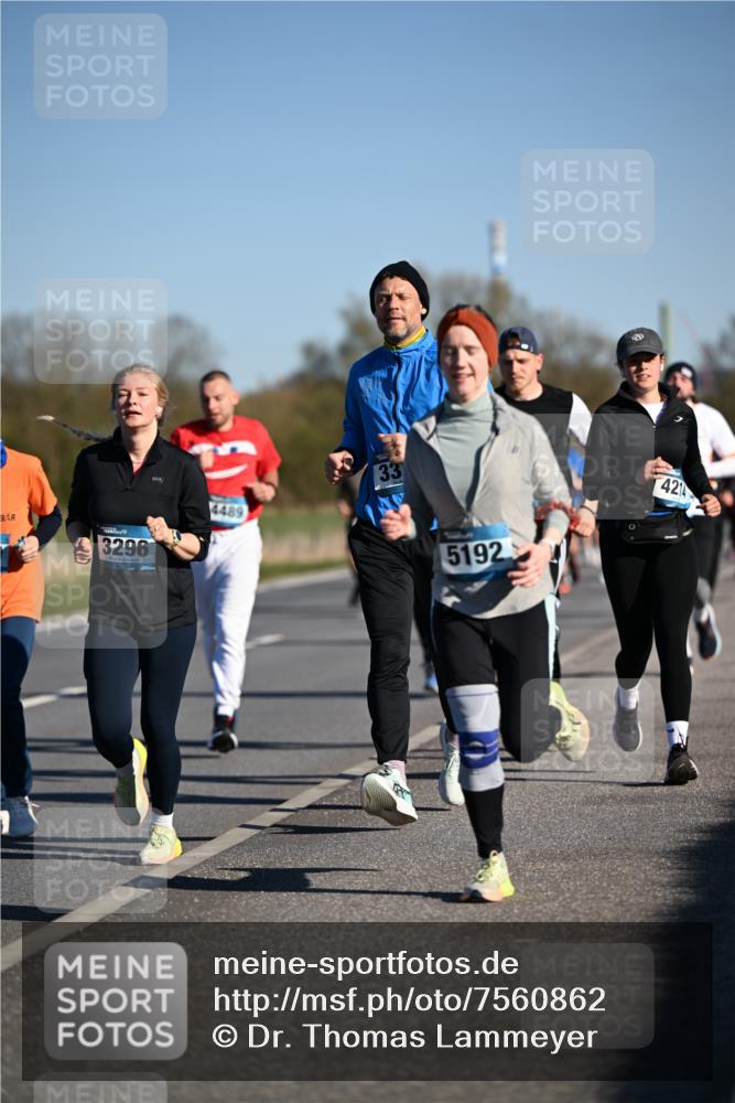 06.04.2025 - 44. Internationalen Wilhelmsburger Insellauf Dr. Thomas Lammeyer http://msf.ph/oto/7560862 06.04.2025 09:36:06 Laufen 3296, 4489, 33, 5192, 421 meine-sportfotos.de