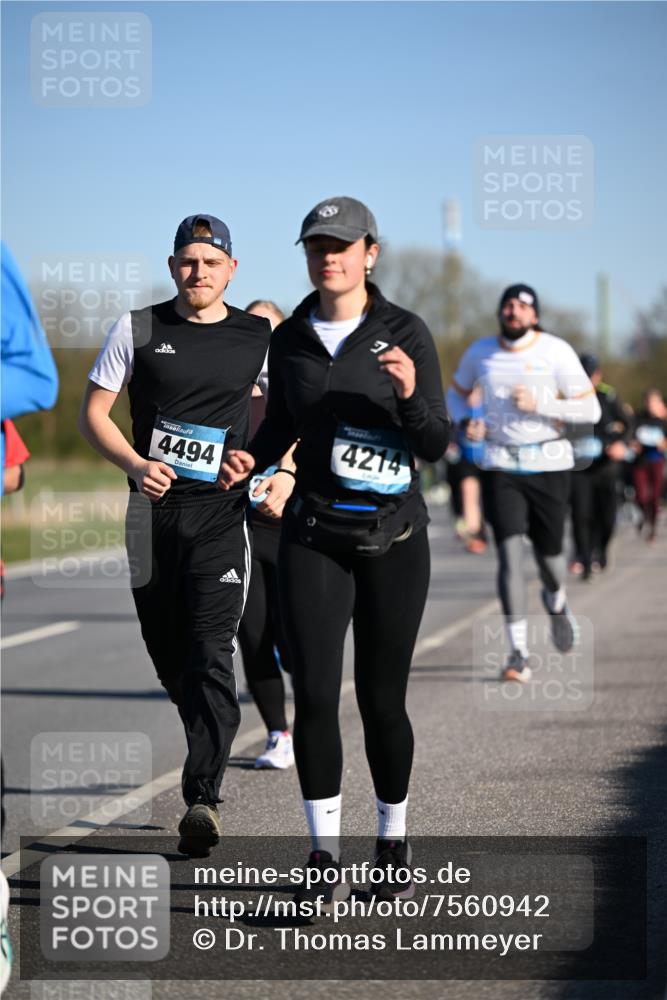 06.04.2025 - 44. Internationalen Wilhelmsburger Insellauf Dr. Thomas Lammeyer http://msf.ph/oto/7560942 06.04.2025 09:36:08 Laufen 4494, 4214 meine-sportfotos.de